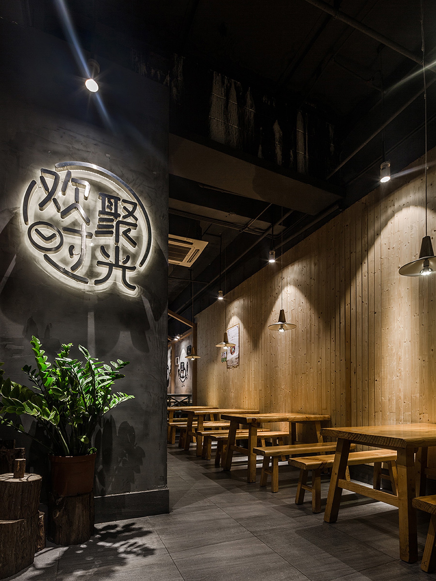 木屋烧烤餐厅空间设计 木屋烧烤餐厅空间设计